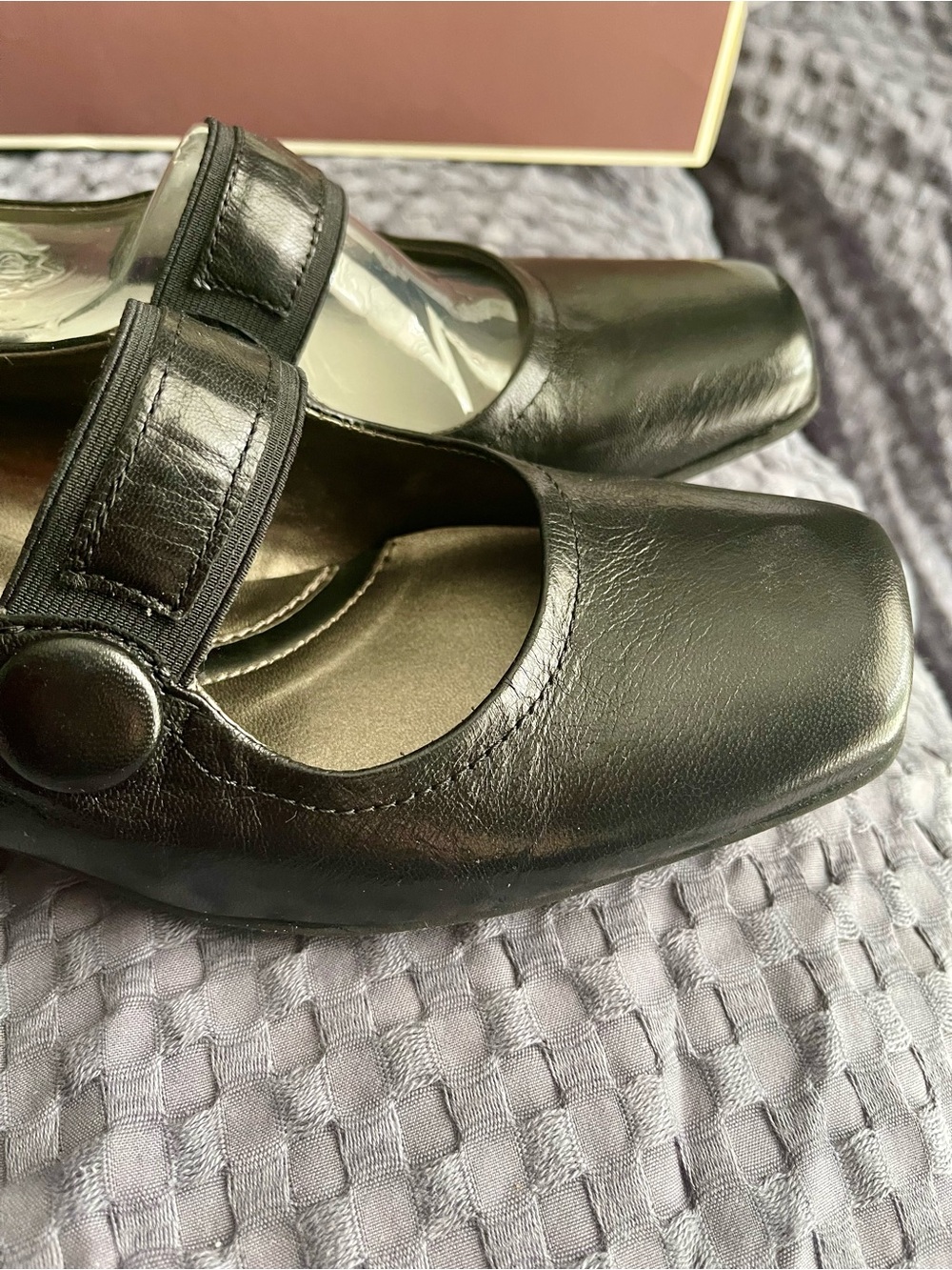 Naturalizer Black Leather Mary Jane Flats with Button Detail Fixed Strap 11W